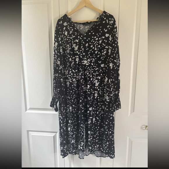 Ellos plus size (22) dress black with flowers - Picture 1 of 7